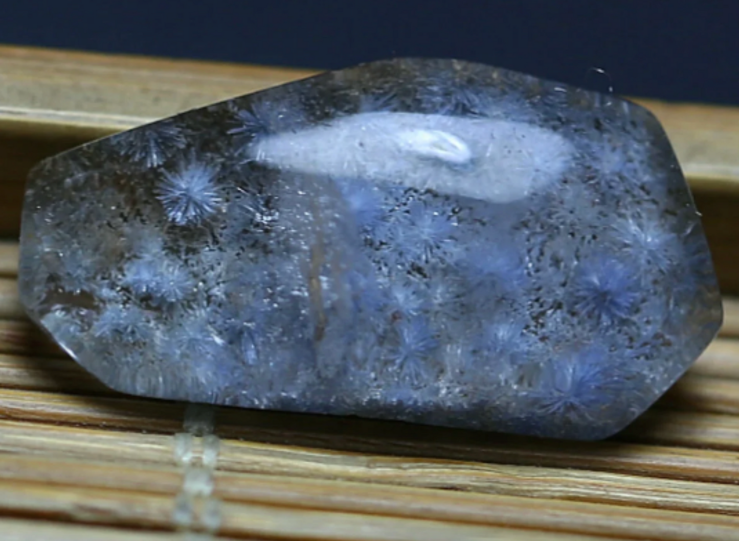 Hyper Rare. Dumortierite Quartz Crystal - 11.2 CT - 1 Piece Quartz Specimen. Flat back. 6268