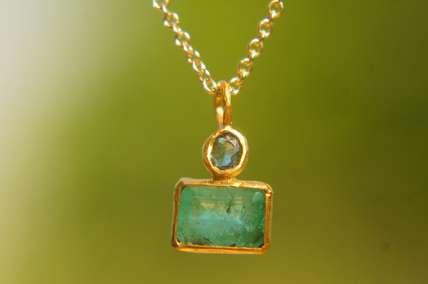 22 Kt Israeli Designed Emerald and Sapphire Pendant