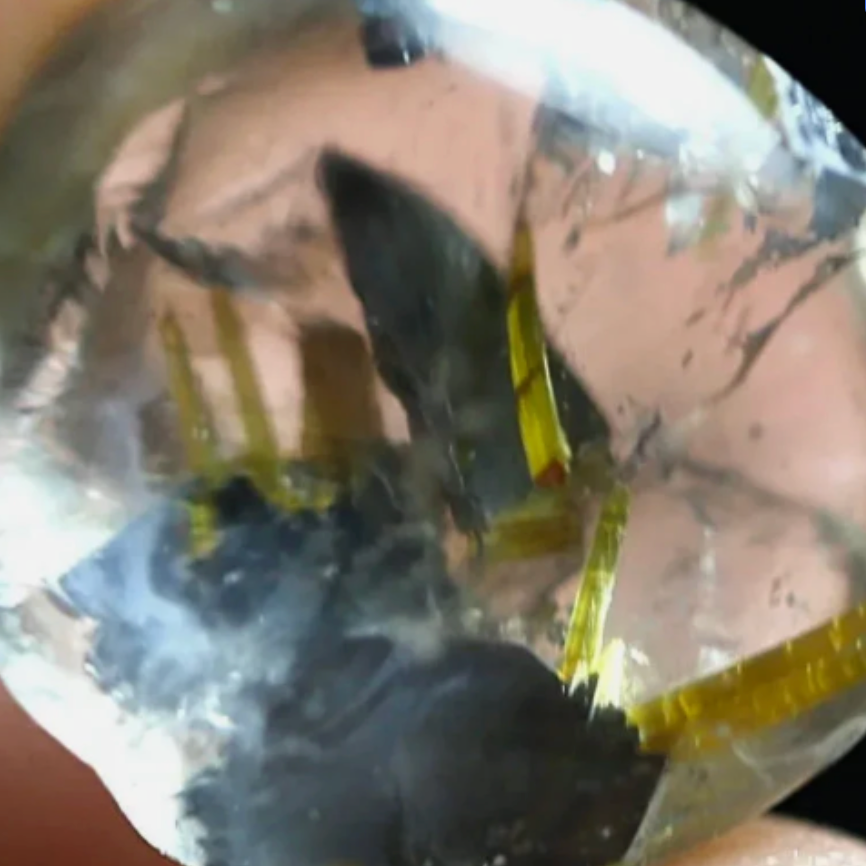 Very Dynamic 12.2 cts Clear Golden Rutilated Quartz Crystal on Mica - Crystal Clear Quartz Crystal.