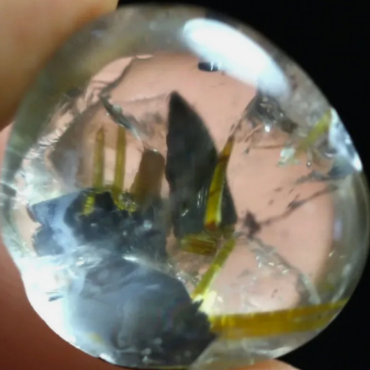 Very Dynamic 12.2 cts Clear Golden Rutilated Quartz Crystal on Mica - Crystal Clear Quartz Crystal.