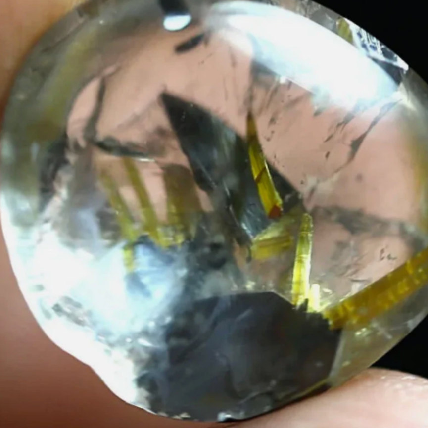 Very Dynamic 12.2 cts Clear Golden Rutilated Quartz Crystal on Mica - Crystal Clear Quartz Crystal.