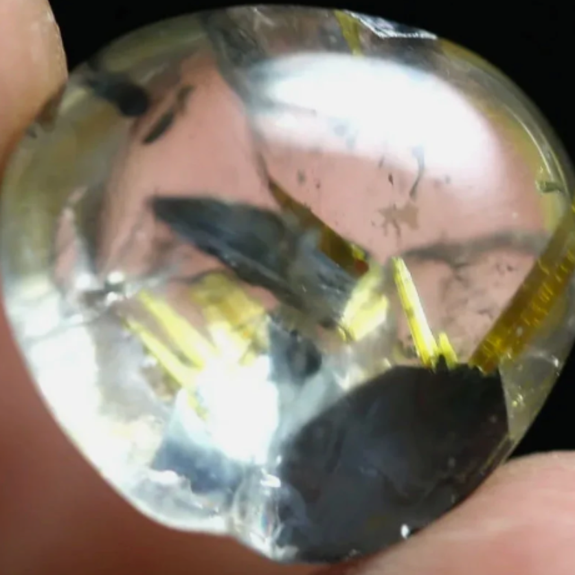 Very Dynamic 12.2 cts Clear Golden Rutilated Quartz Crystal on Mica - Crystal Clear Quartz Crystal.