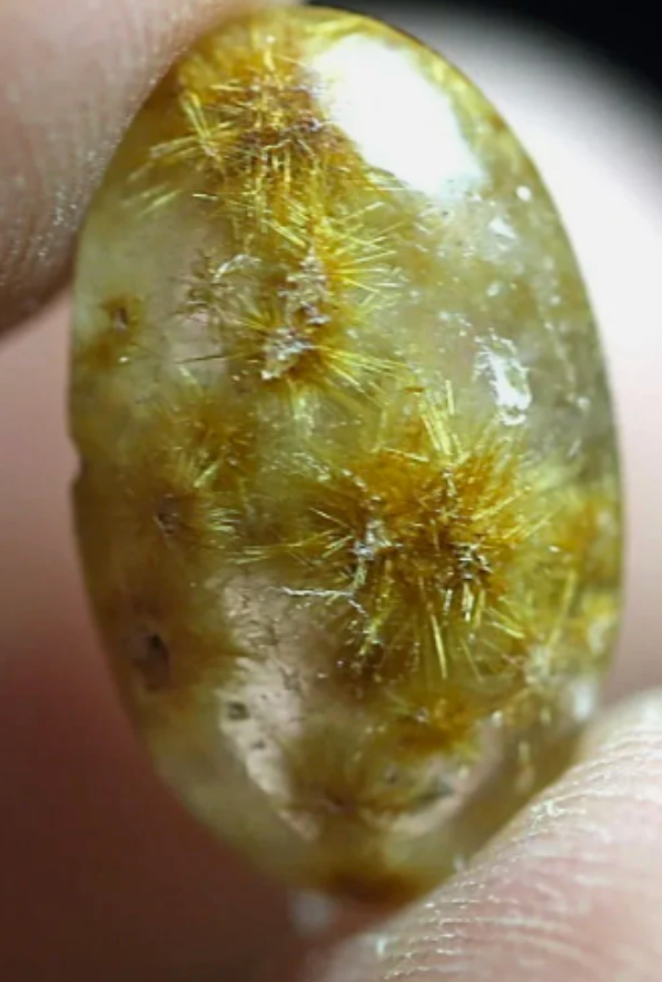 4.9 cts Glittering Golden Rutilated GOETHITE Burrs in Crystal Clear Quartz. Flat Backed Cab.