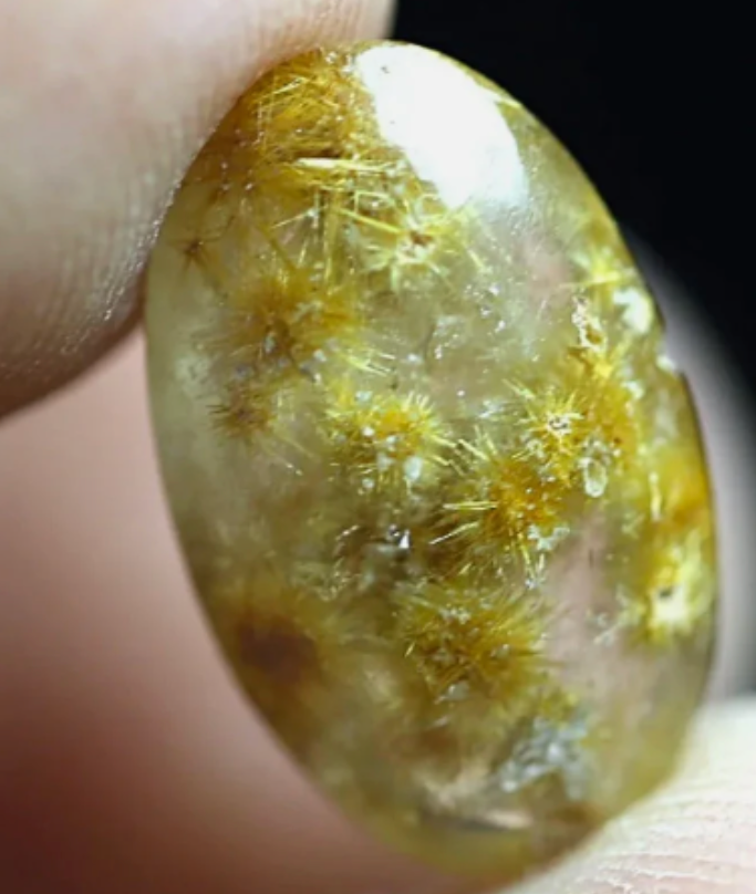 4.9 cts Glittering Golden Rutilated GOETHITE Burrs in Crystal Clear Quartz. Flat Backed Cab.