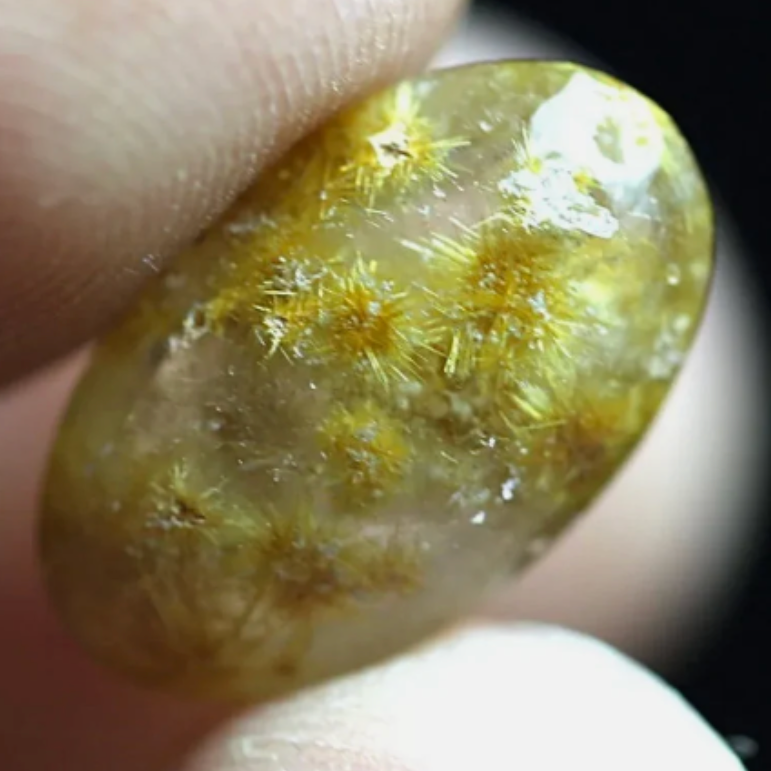 4.9 cts Glittering Golden Rutilated GOETHITE Burrs in Crystal Clear Quartz. Flat Backed Cab.